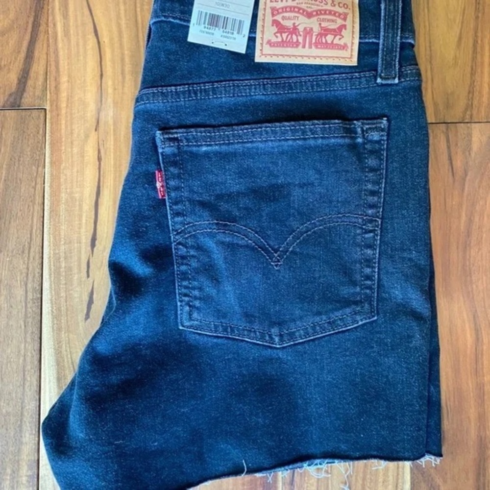 Levi's Black Denim Women's High Rise Hypersoft SHORTS Size 10 - Picture 1 of 5